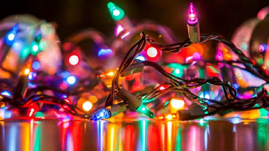 Welcome back the HO-HO-Holidays this year with this 2021 Christmas Light Guide